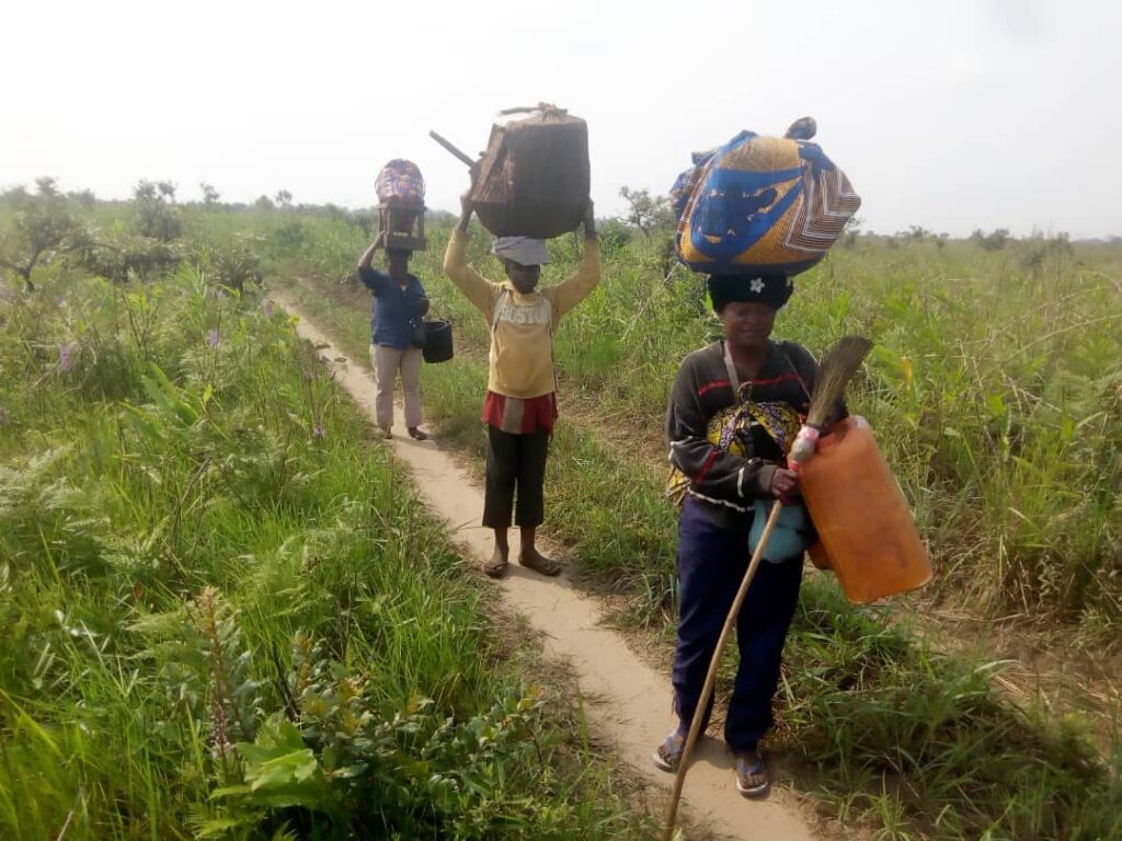 Les membres de la Coopérative en route pour Impoh pour développer la culture du manioc.